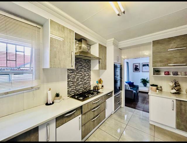 5 BEDROOM HOUSE FOR SALE IN VANDERBIJLPARK SE 3